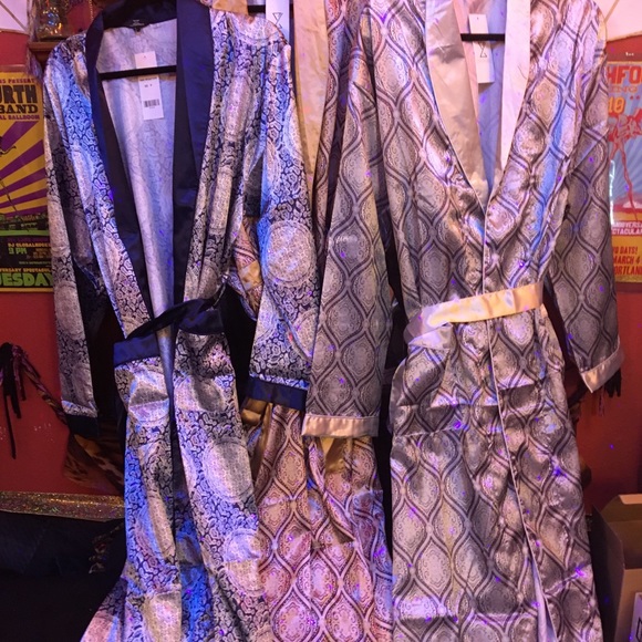 Silky Summer Retro Robes - Picture 2 of 6